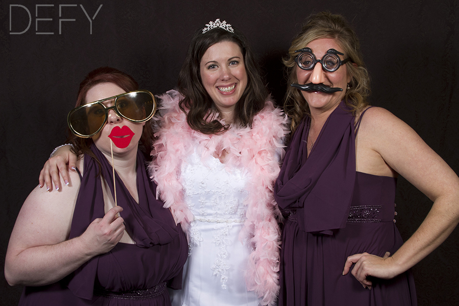 bride_bridesmaids_photobooth